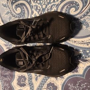 Brooks women shoes
